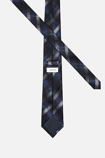 Стильный темно-синий галстук