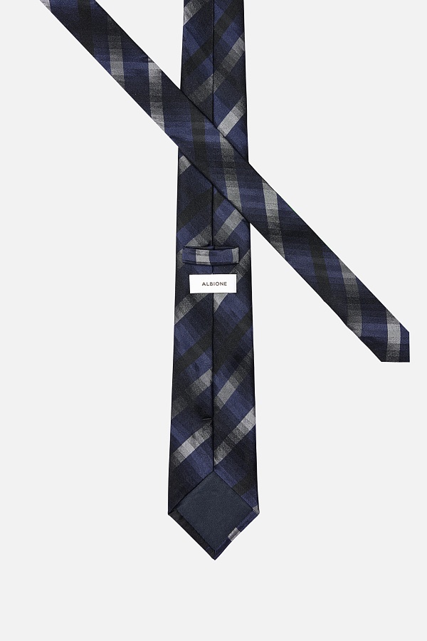 Стильный темно-синий галстук