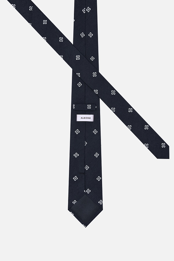 Черный галстук в белый цветок