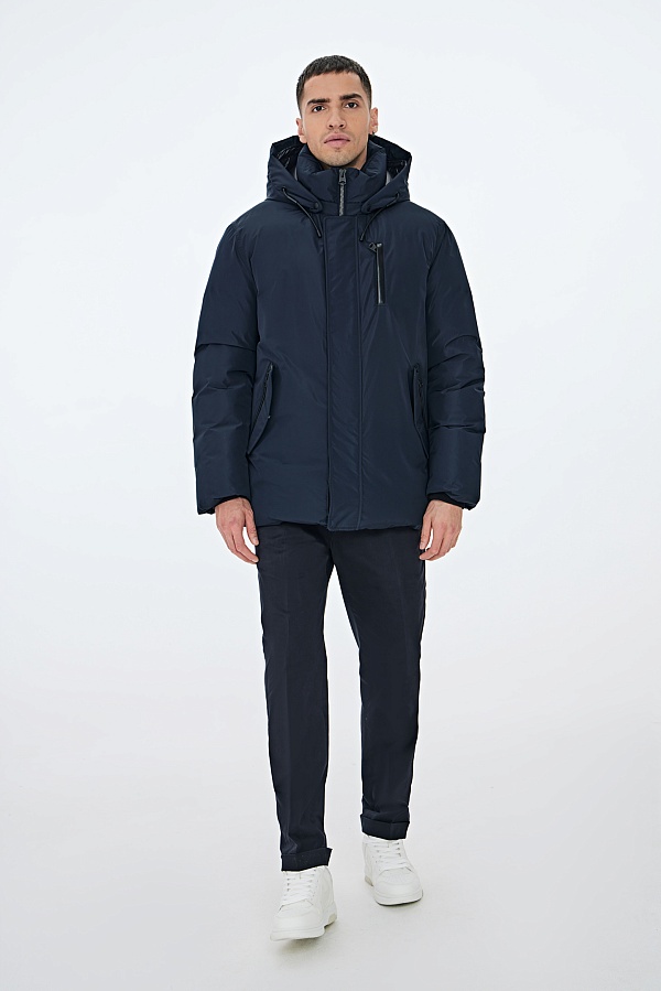 Темно-синий пуховик с капюшоном