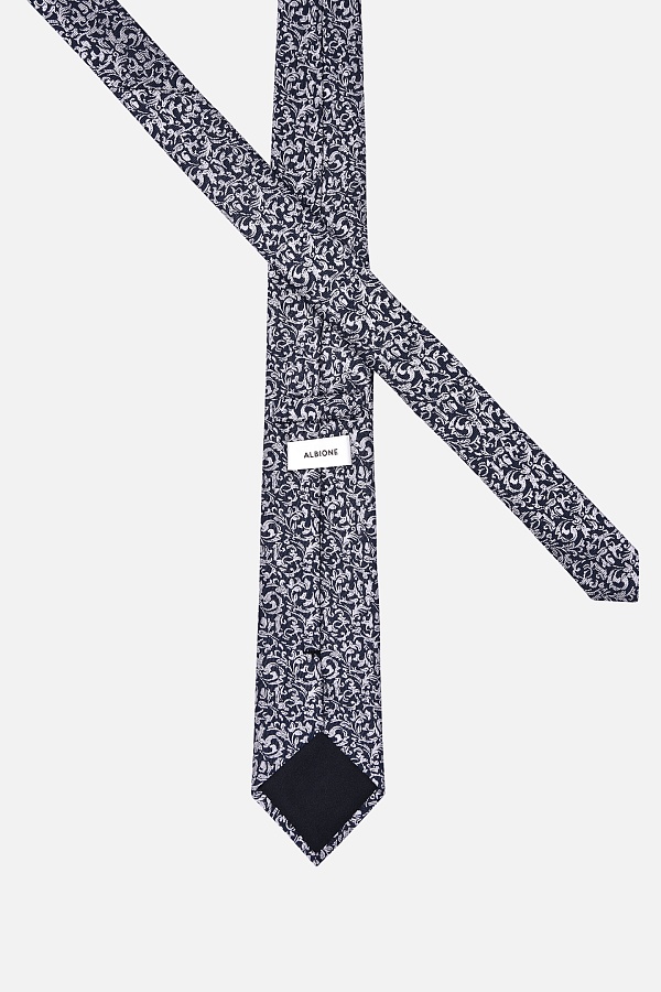 Черный галстук с белым узором