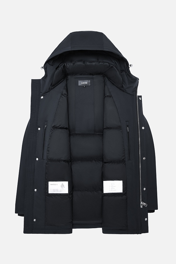 Парка черного цвета