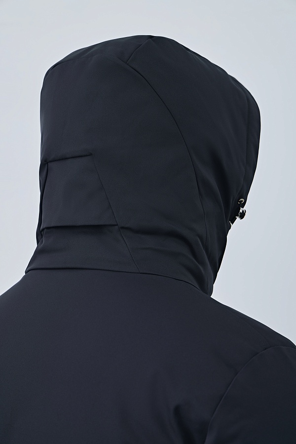 Парка черного цвета