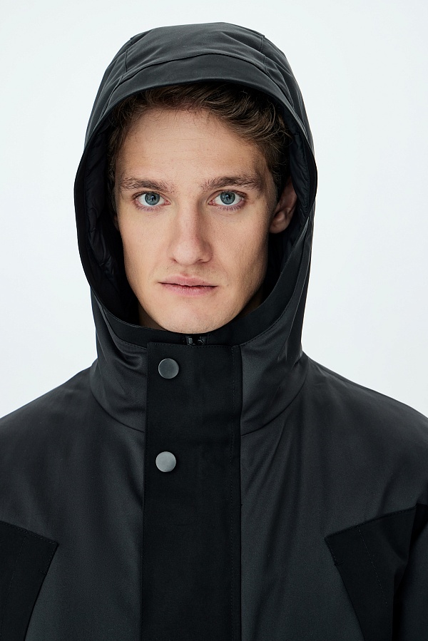 Черная комбинированная куртка на пуху