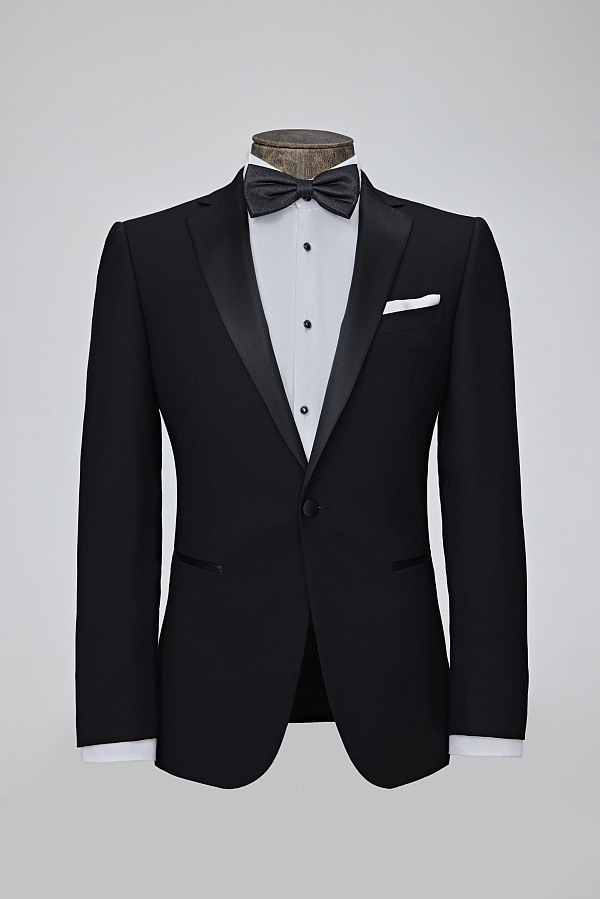 Смокинг черного цвета