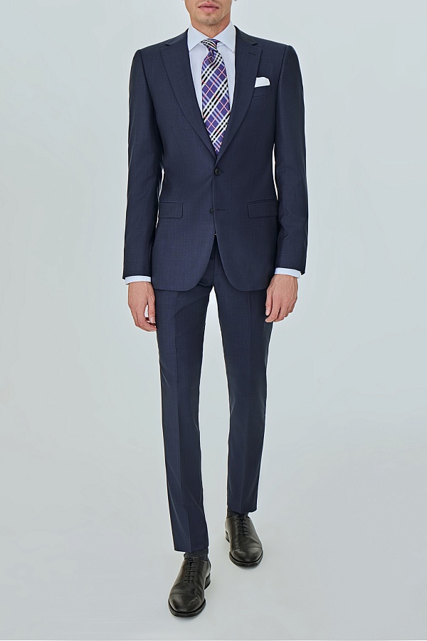 Синий костюм в тонкую синюю клетку