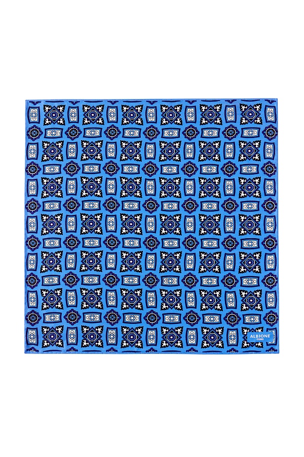 Голубой платок с синим орнаментом