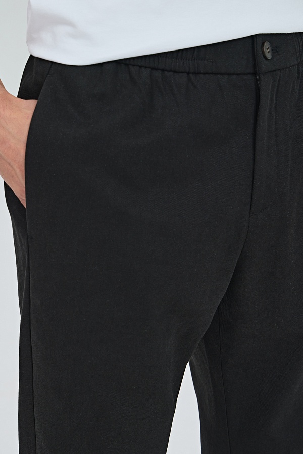 Брюки черного цвета