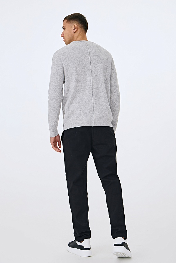 Серый джемпер с декоративными швами