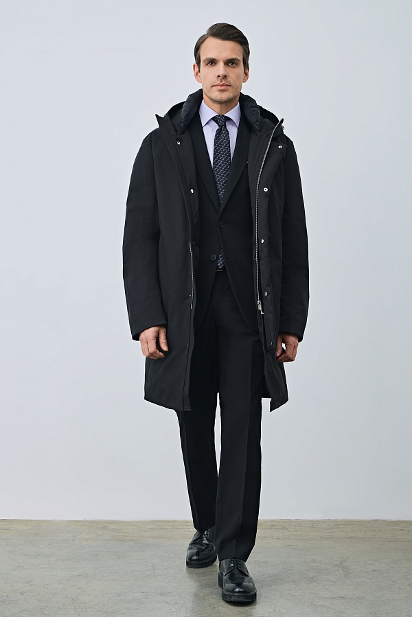 Пуховик черного цвета