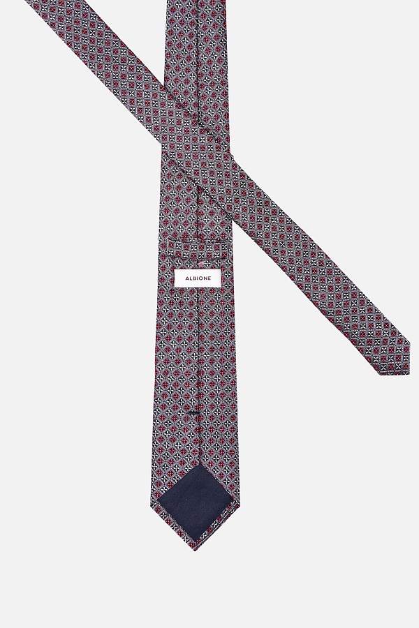 Черный галстук в красно-белый принт