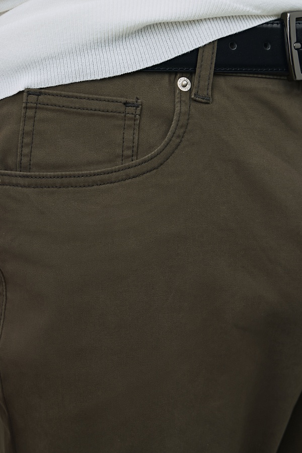 Джинсы болотного цвета