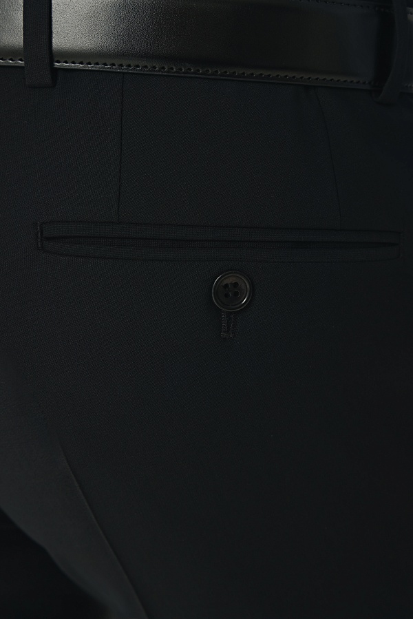 Однотонные черные брюки