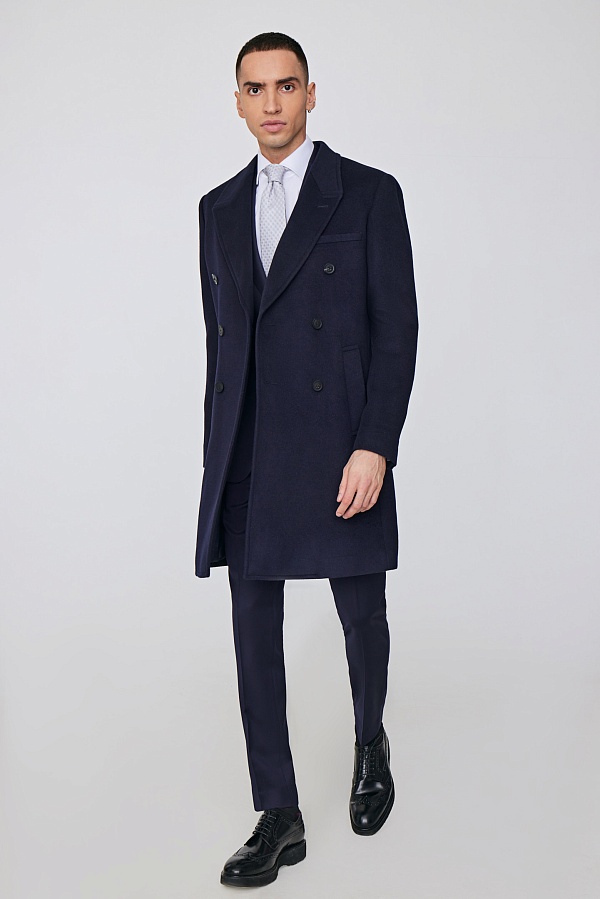 Двубортное темно-синее пальто