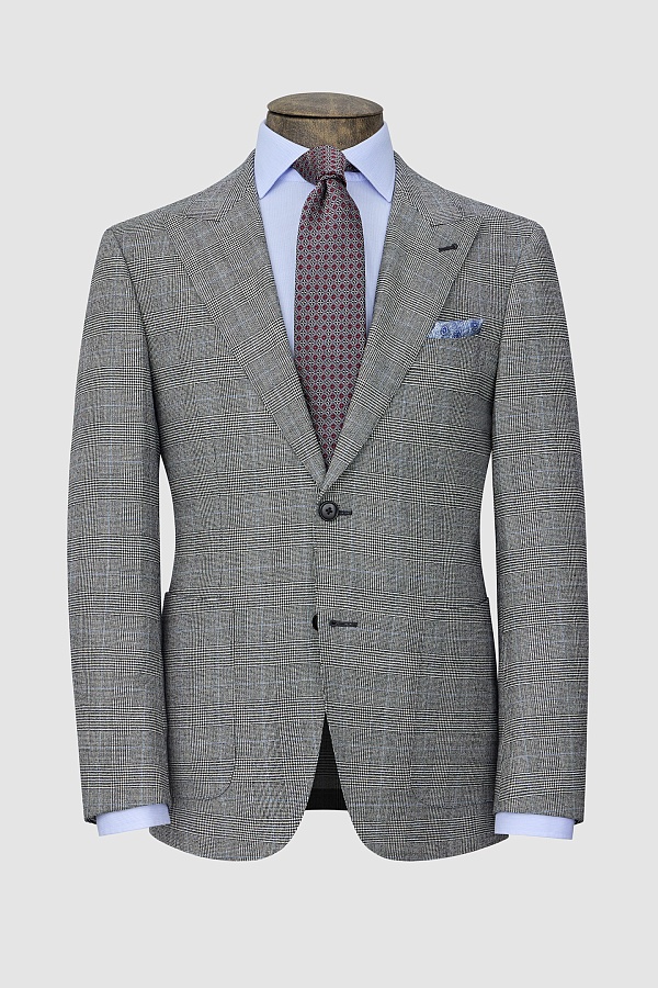 Светло-серый пиджак в клетку