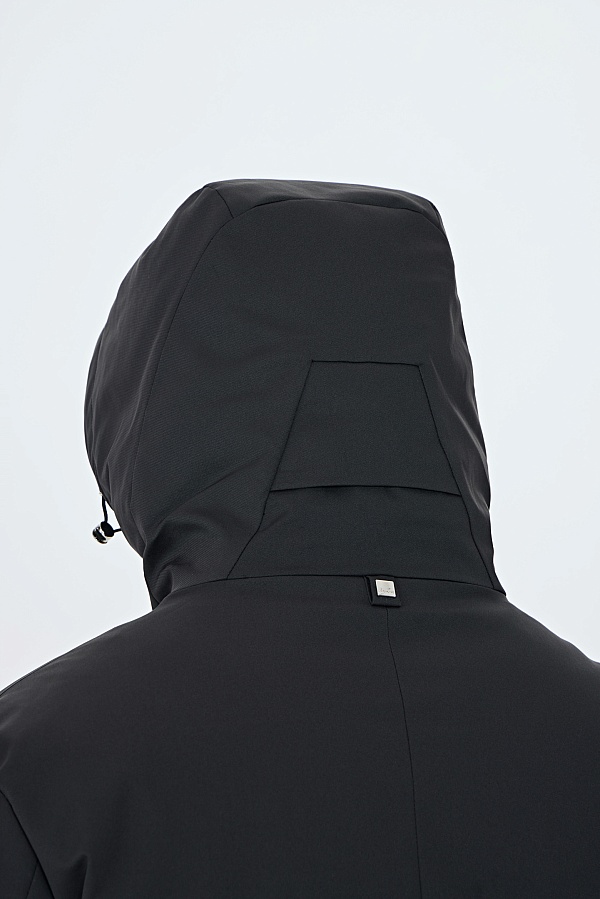 Черная пуховая куртка с капюшоном