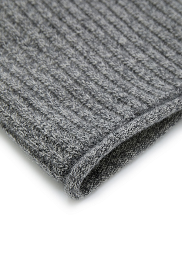 Светло-серый снуд