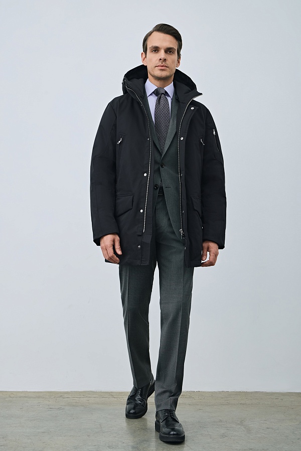 Парка черного цвета