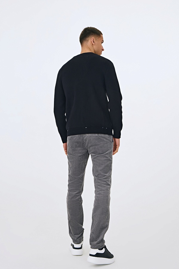 Черный джемпер с рваным эффектом