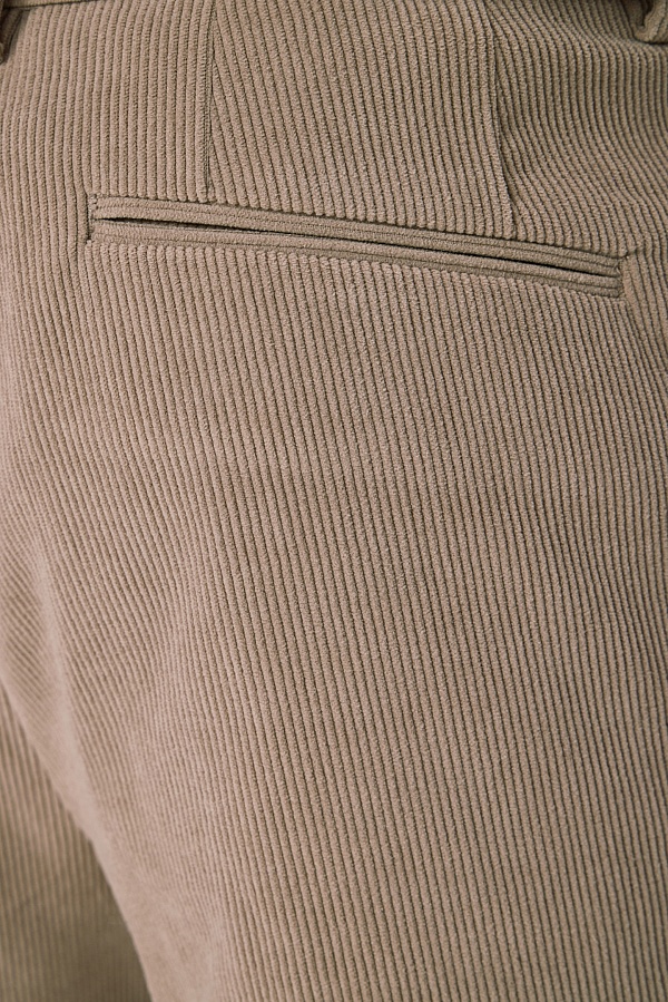 Бежевые вельветовые брюки