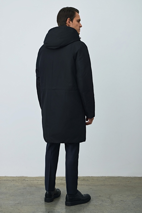 Пуховик черного цвета