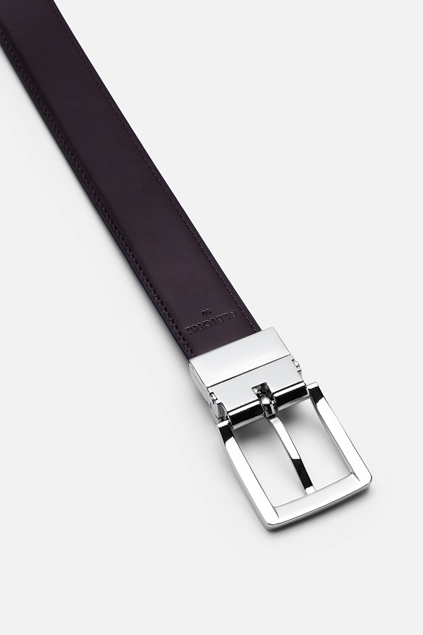 Черный кожаный ремень