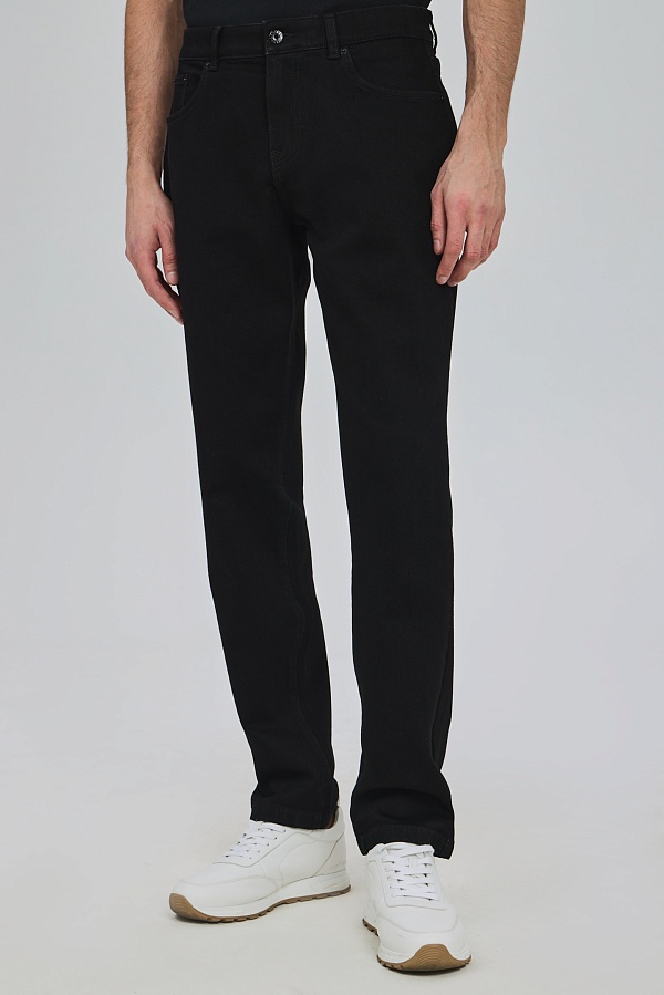 Черные прямые джинсы