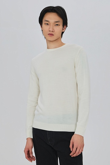 Легкий белый джемпер