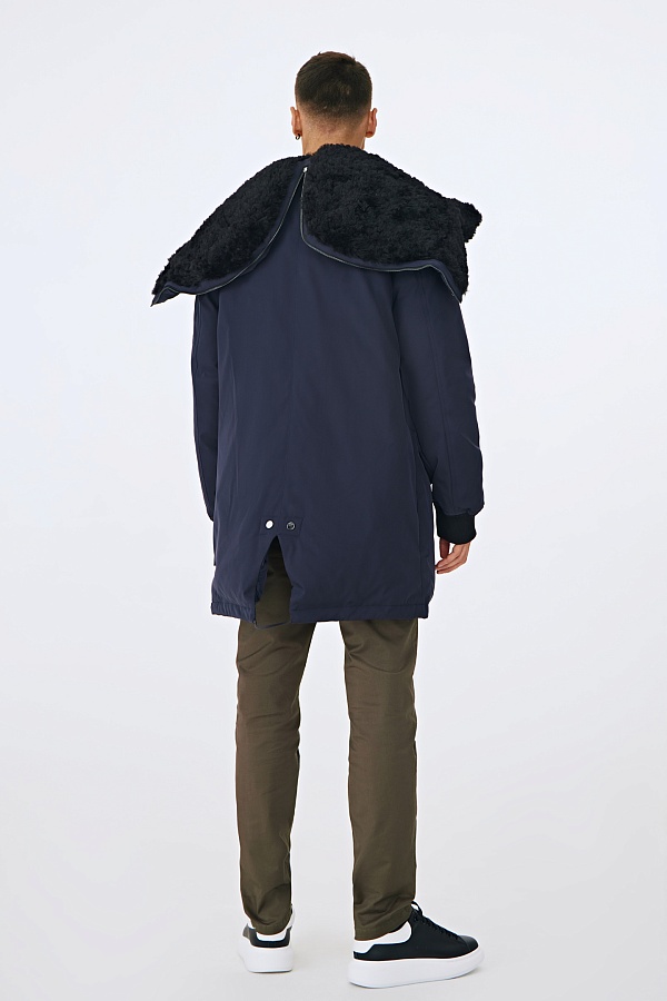 Темно-синяя пуховая парка с мехом