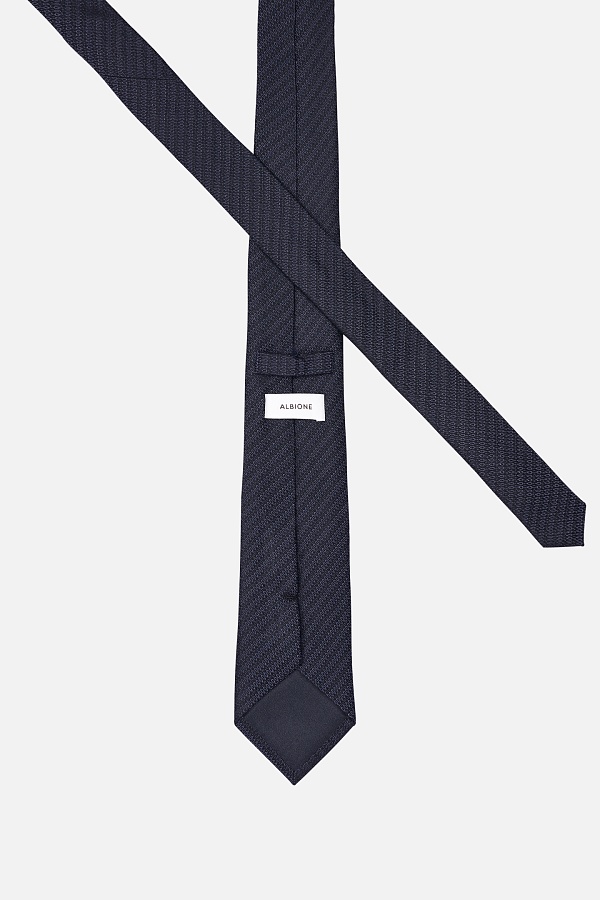 Стильный черный галстук