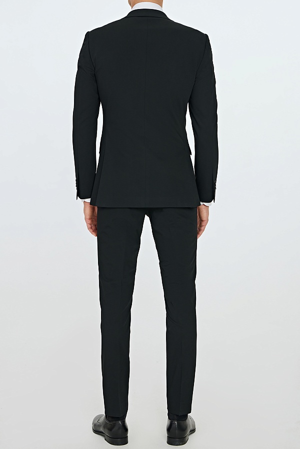Черный однотонный костюм