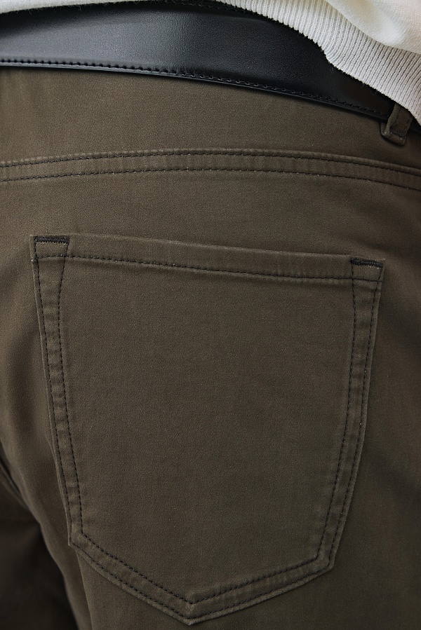 Джинсы болотного цвета