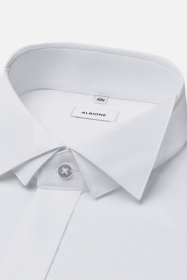 Белая однотонная сорочка с двойным воротником