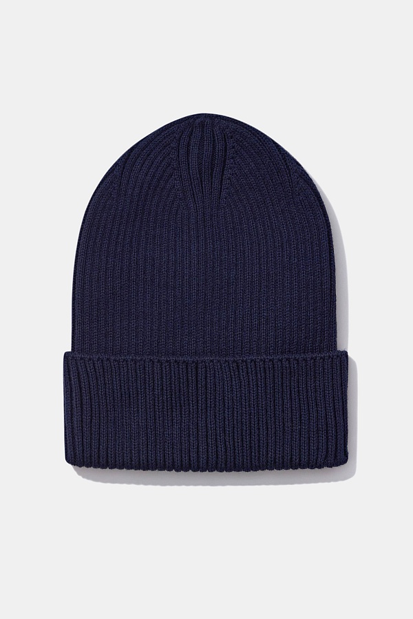 Темно-синяя шапка с отворотом