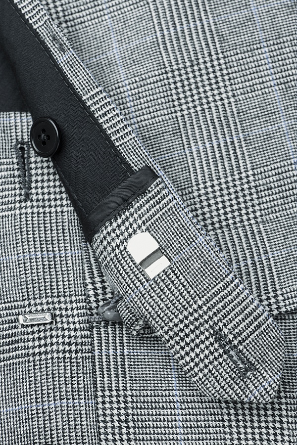 Светло-серые брюки в клетку