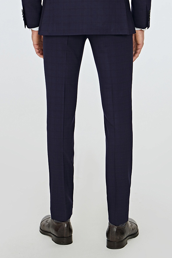 Брюки в темно-фиолетовую клетку