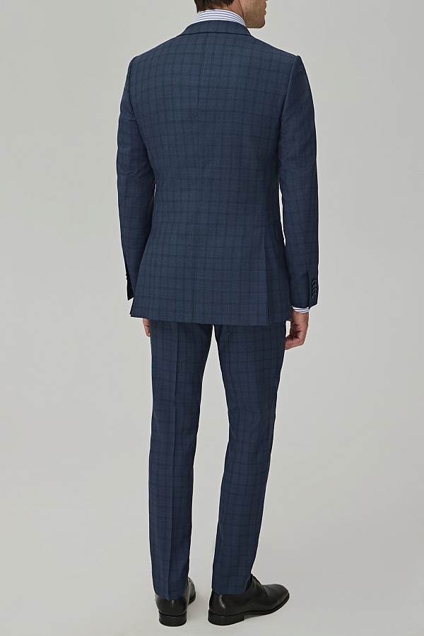 Серо-синий костюм в широкую клетку
