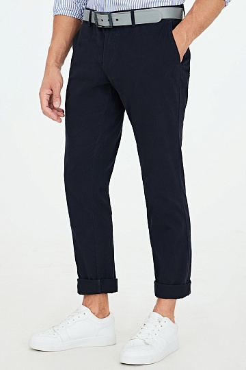 Черные брюки с отворотами