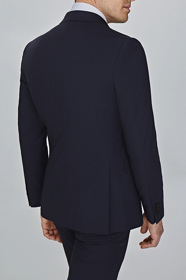 Темно-синий костюм из однотонной ткани