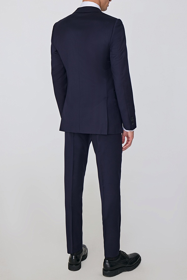 Темно-синий однотонный костюм