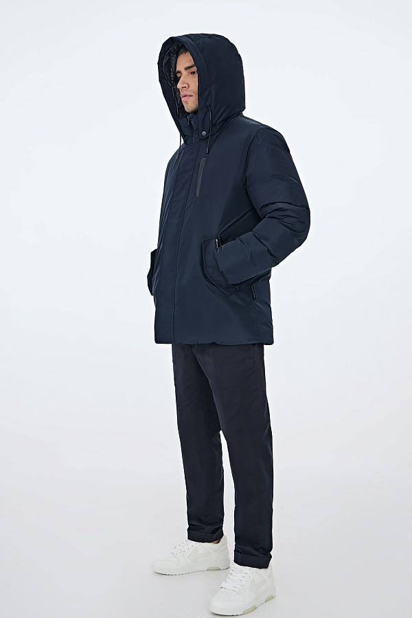 Темно-синий пуховик с капюшоном