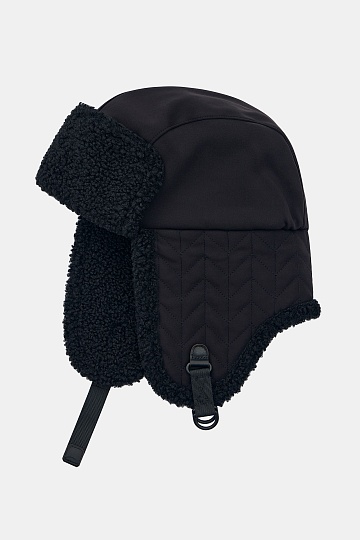 Черная шапка-ушанка