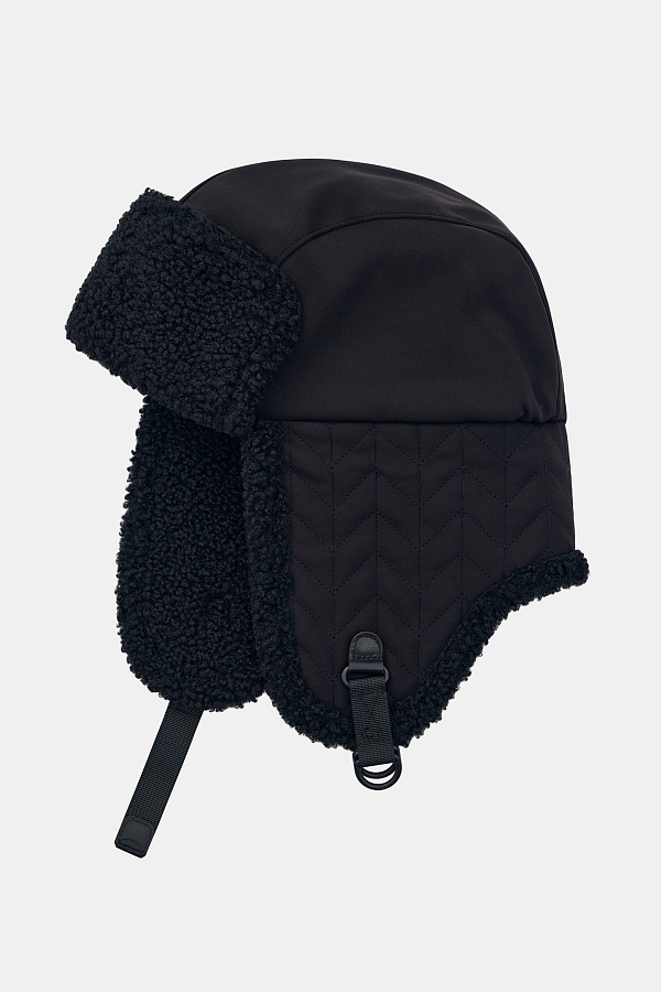 Черная шапка-ушанка