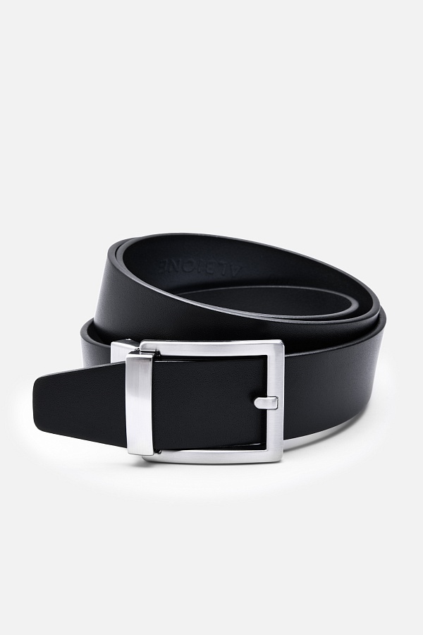 Черный ремень с серебристой пряжкой