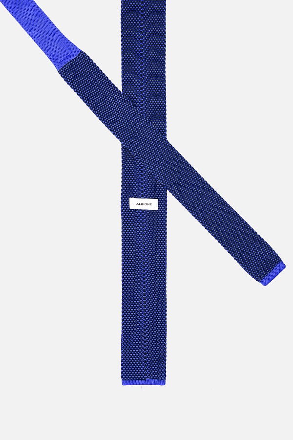 Галстук голубого цвета