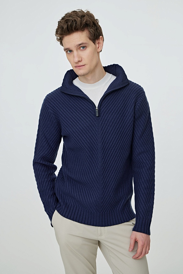 Синий свитер с воротником стойкой на молнии