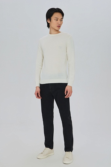 Легкий белый джемпер