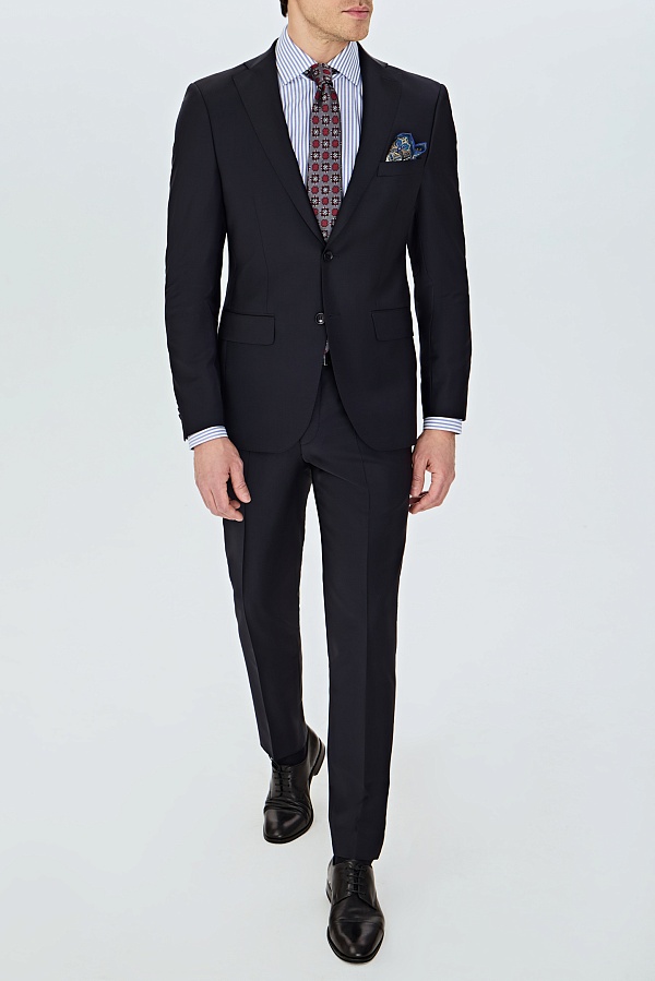 Однотонный иссиня-черный костюм