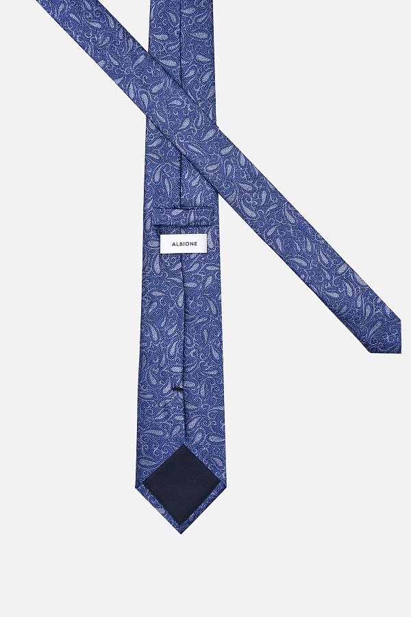 Синий галстук с узором