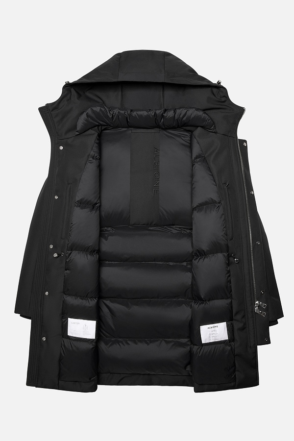 Черная пуховая куртка с капюшоном